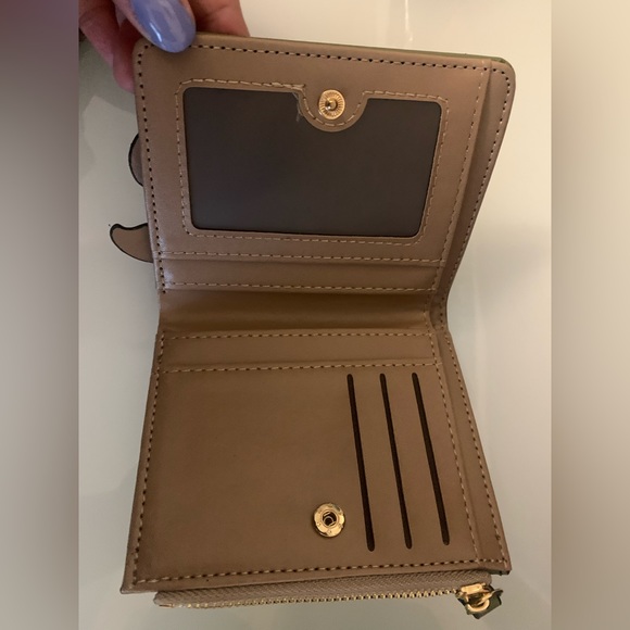 Wallets - Picture 8 of 9